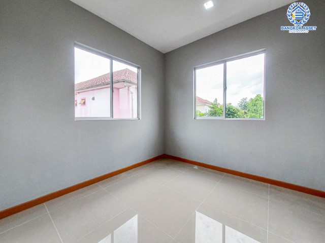 *****ทาวน์เฮ้าส์มือสองย่านปทุมธานี ม.พฤกษา60/1 รังสิต-บางพูน #หลังมุม เนื้อที่กว้างขวางถึง 27 ตร.ว. ฟังก์ชัน 3 ห้องนอน 2 ห้องน้ำ 1 ที่จอดรถ บนทำเลเดินทางสะดวก เชื่อมต่อถนนหลายเส้นทาง เพียง 12 นาทีก็ถึงรถไฟฟ้าสายสีแดง "สถานีรังสิต" ใกล้ฟิวเจอร์พาร์ค และทางด่วน "บางพูน" ราคาถูกสุดในย่านนี้! จองด่วน!